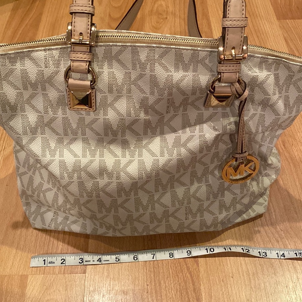 MK tote